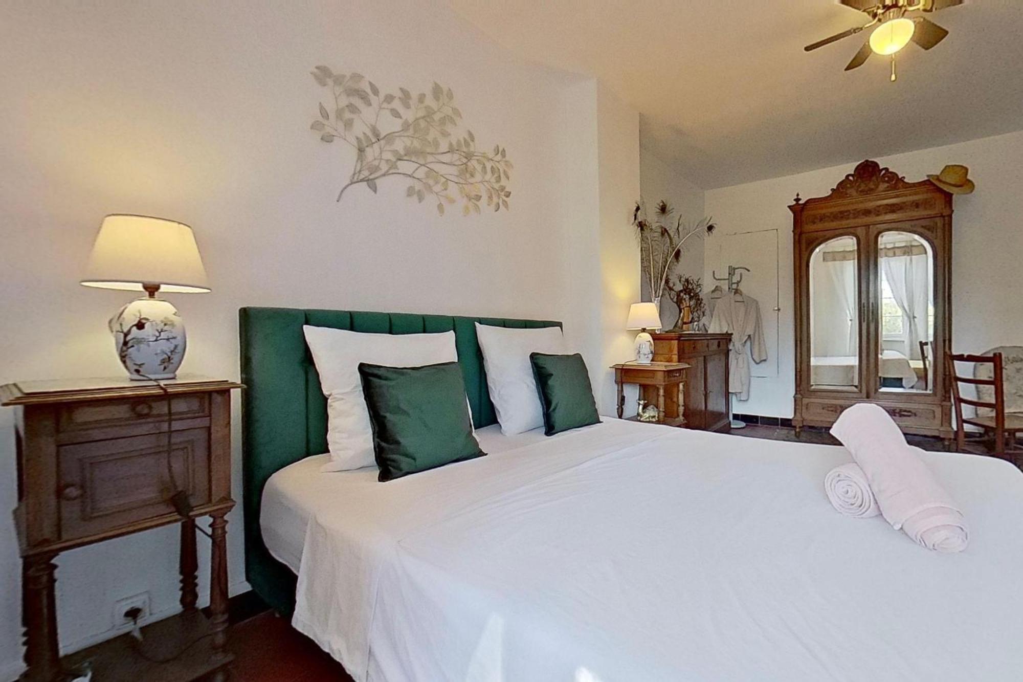 Bed and Breakfast Les 2 Droles D'Oiseaux Luc-sur-Orbieu Esterno foto